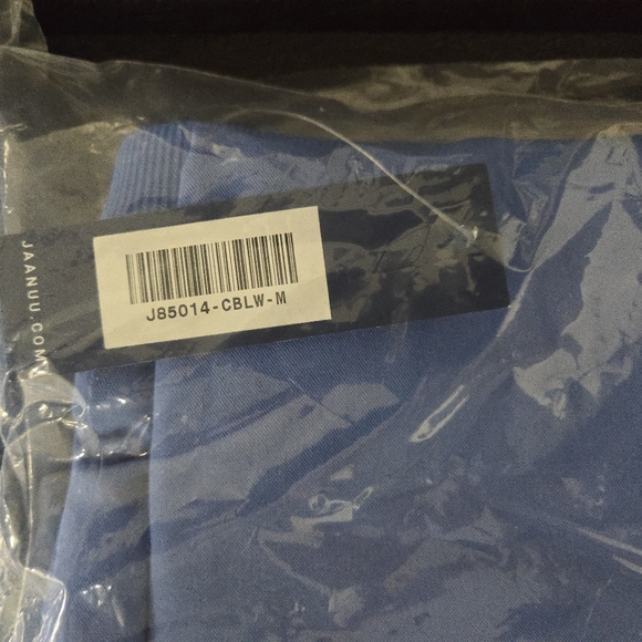 Jaanuu Scrub Set - Ceil Blue (4 pocket VNeck Scrub Top + Joggers) Medium Reg - Picture 4 of 4